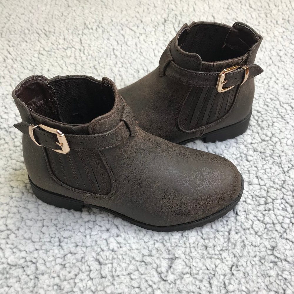 Brown Zip -up booties